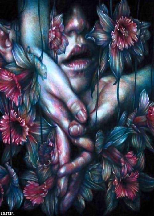 تابلو نقاشی دستهای غریبه بر صورت مرده‌ای در میان گلهای نرگس