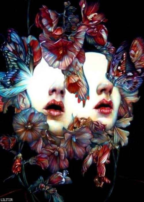 تابلو نقاشی دو صورت و پروانه‌ها و گل ها