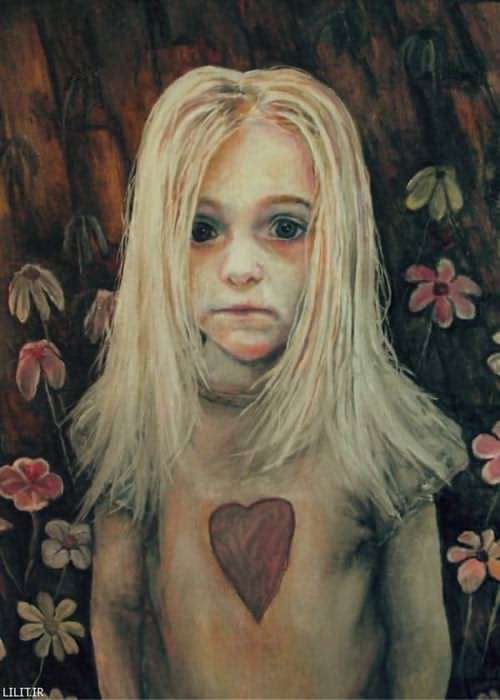 تابلو نقاشی دختری با قلب پاک در دشت گل‌های پژمرده