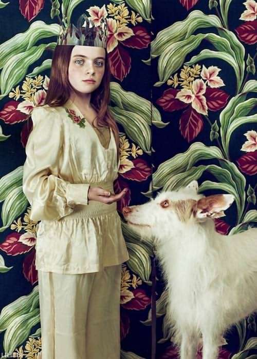 تابلو عکس مدل دختر کاغذ دیواری با سگ