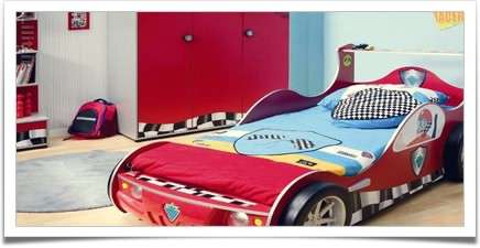 اتاق کودک با تختخواب طرح ماشین مسابقه