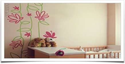 برچسب دیواری اتاق کودک با شاخ و برگ‌های انتزاعی