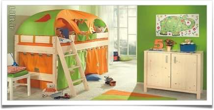 اتاق کودک رنگارنگ با تخت دو طبقه و طرح چادر و فضای نورگیر مناسب