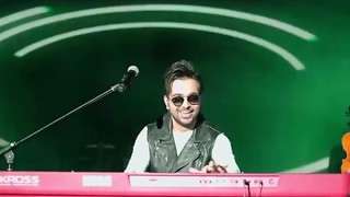 اجرای زنده کیبورد از فرزاد فرخ در کنسرتش